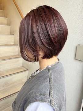 サロン ド ユーア(salon de yuua) バック＆トップをふんわりさせたい方に　前下がりショートボブ