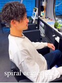 スパイラルパーマ×センターパート