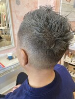 ジール(zeal)&nbsp;ブリーチ1回でつくるグレー×刈り上げ