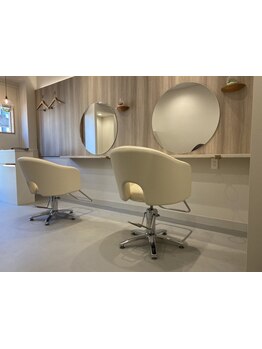 2席のみのプライベートサロン◎周りを気にせずにゆったりとしたサロンタイムをお過ごしいただけます☆