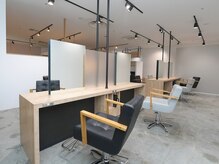 ギッシュ イオン小牧店(guiches)の雰囲気(カフェ&リゾートをイメージしたおしゃれで開放的な店内です)