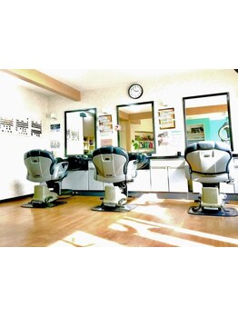 ＜理容室＞地域密着型サロン☆アットホームな空間で気兼ねなく通える◎【清田/駐車場有】