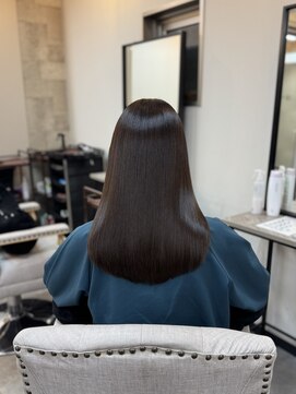 ハル 新宿(haru) アイロンなし乾かしただけで実現する縮毛矯正