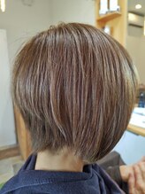 コミュ(commu.)&nbsp;前下がりショートボブで小顔効果を♪