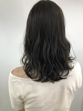 ネイヴィル(navile) マットグレージュで赤味のないカラーを☆