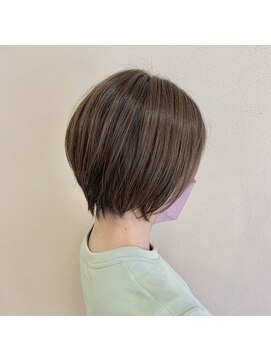 セム(sem) ショートボブ白髪ぼかしハイライト