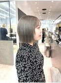 切りっぱなしボブ/ハイトーンボブ/グレーベージュ/ケアブリーチ