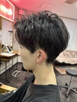 トゥーミー(to mee) 【メンズ】癖毛を活かしたツーブロアップバングショート【小松】