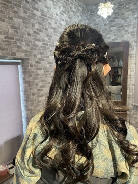 ヒーズ(Hee's) 編み込みハーフアップ