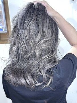 ブレイズヘアー(BLAZEhair) 【大人世代カラー】ホワイトバレイヤージュ×ブリーチ2回