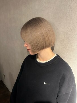 ミニボブ/ハイトーン/ホワイトベージュ/ブリーチカラー
