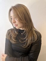 ゼウス(Zeus.)&nbsp;海外ヘアーハッシュカットレイヤーカットハイライトカラー