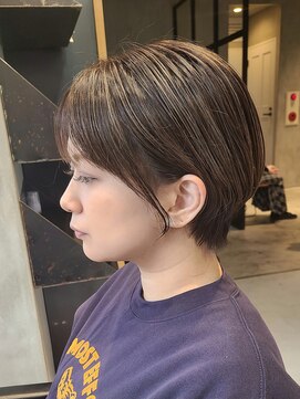 エリマ 調布(elima) 大人ショート/くびれショート/グレイカラー/ハンサムショート