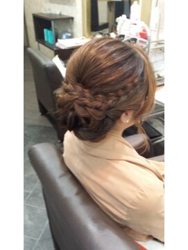 ヘアセットアンドエクステンションショールーム(SHOW ROOM) 編み込みアレンジまとめ