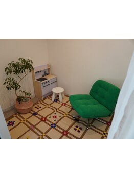 保育園へ送った後や隙間時間にも◎お子様と一緒にご来店もOK♪施術中もキッズスペースがあるから安心◇