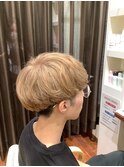 クリームベージュマッシュ刈り上げツーブロックツートンカラー
