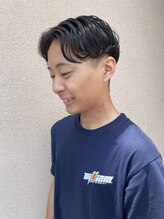 リングケー(Ling K) センター分けパーマ