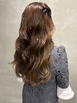 ニディ(Nide)&nbsp;ヘアアレンジ｜くびれ巻き｜ロング巻き髪｜ナチュラル巻き髪