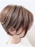 えりあしスッキリの前下がりショート。