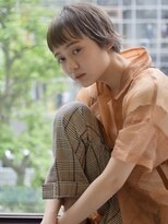 サークル(CIRCLE)&nbsp;マッシュショートカーキグレージュ大人かわいいフェザーバング