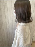 オリーブベージュの切りっぱなしロブ