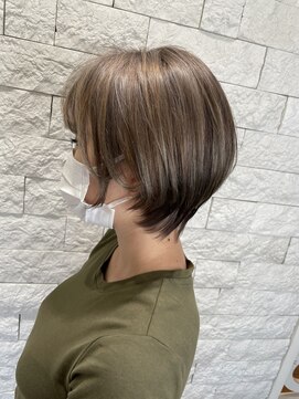 ラヴリア カミツ(LOVERIA KAMITSU) 30代40代にも人気☆トップふんわりメリハリくびれショートボブ