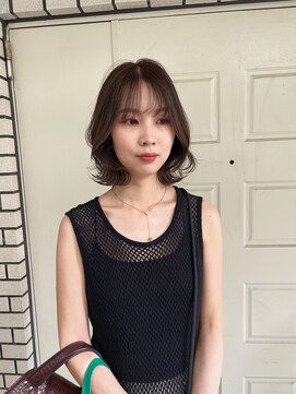 レジーロ (Regilo) オリーブベージュ ×ふんわりミディアムレイヤー