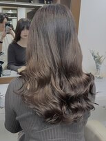 アミー 駒澤(Ammy komazawa)&nbsp;コテ巻き風デジタルパーマ ロングパーマ/韓国風パーマ 纐纈