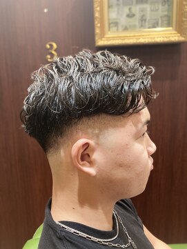 ブロートーキョー(BroTokyo) MEN'Sツーブロックスキンフェードラルフカール風パーマ　メンズ