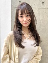 ミディアムレイヤー顔まわりカットオリーブグレージュカラー
