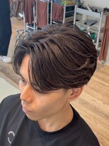 フィフス(fifth)&nbsp;原宿毛流れセンターパートニュアンスパーマビジネスヘア刈り上げ