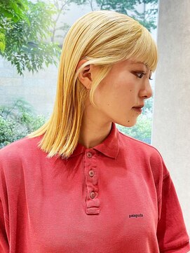 デコラ DECOR ハイトーンブロンドの切りっぱなしボブ