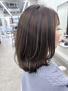 ロエ 元町店(Loe) 上品ハイライトの大人艶ミディ