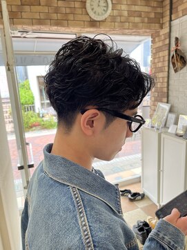 ココンプリュス アンド モナ(COCON+&MONA+) 刈り上げフェザーショート