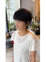 サンラゾン(SanRazon) 「丸みとくびれで横顔まで美しく見せる大人ショート」