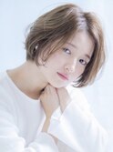 センターパートの大人ショートボブ