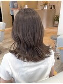 透け感たっぷりグレージュ