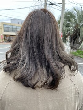 アローズ(arose) 赤みを消してグレー系カラー