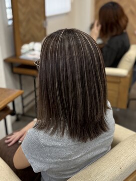 リングバイモアムー(Ring by Moremuu) ホワイトハイライト ベース暗め