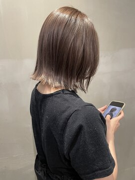 セブンベルベット(7 Velvet) 切りっぱなしボブ/グレージュカラー【福岡聖容】