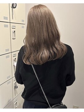 ニナ 梅田(nina) ダブルカラーで出来るくすみベージュ