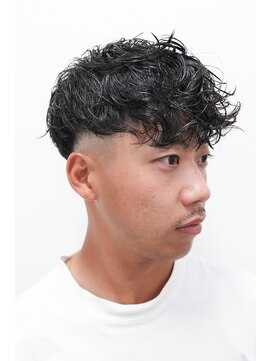 ヨファ ヘアー(YOFA hair) メンズカットスキンフェードスパイラルパーマベリーショート0804