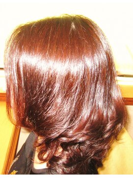 美容室リプル 毛先のシャープとふんわりカールのコンビスタイル