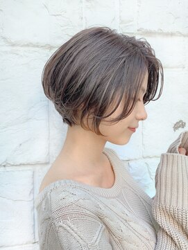 ラミ(L'ami) 【東 純平】グレージュ 小顔前下がりショートボブ