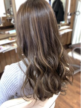 トゥエンティーフォー 和泉店(24) カラーに変化を♪ふんわり透ける大人ハイライトカラー