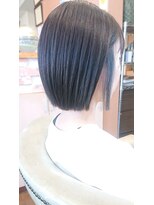 クローバー clover hair&relaxation&nbsp;アッシュ系暗髪のぱつっとボブ