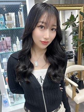 リア(riah) 韓国風レイヤー/ゆるふわカール/立体感/ナチュラルブラック