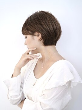 アイスバーグ(eyesburg) 愛されショートボブ艶髪くびレイヤーエモージュピンクベージュ