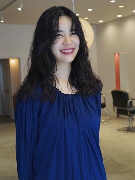 ノイ(noi) 抜け感たっぷり大人ロングウェーブ