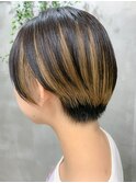 丸みショート、前髪インナーカラー、ブロンド、ローライト